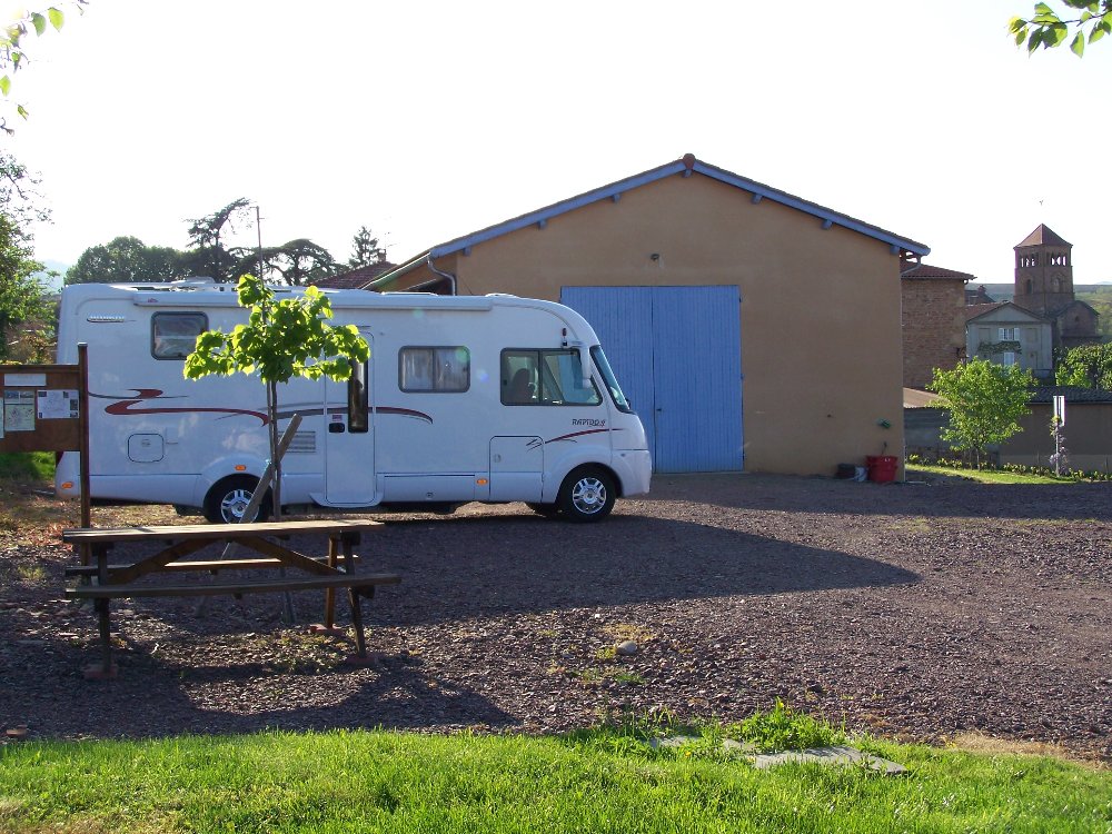 Aire camping-car  Salles-Arbuissonnas-en-Beaujolais (69460) - Photo 1